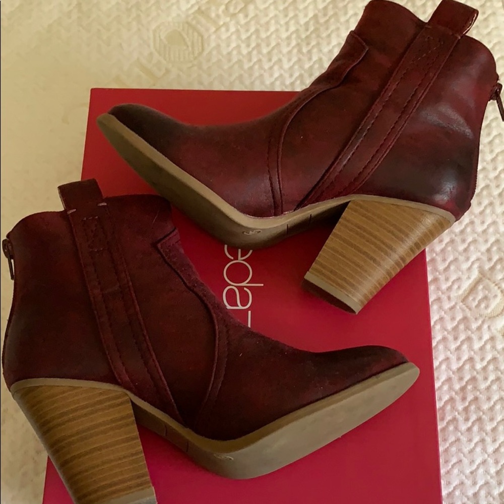 Shoe Dazzle Wine Ankle Booties new in box
